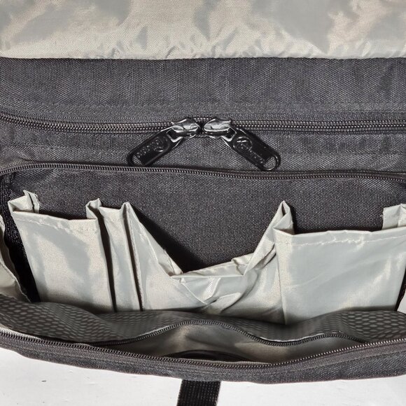 Lowepro Nova 4 Camera Shoulder bag - Picture 8 of 13